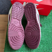Load image into Gallery viewer, Nike Valentines Day Low Dunks Size 12
