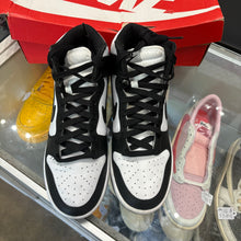 Load image into Gallery viewer, Nike Panda Dunk High Size 7
