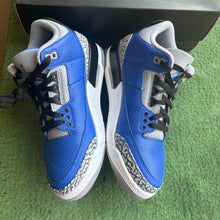 Load image into Gallery viewer, Jordan Varsity Royal 3s Size 8
