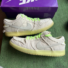 Load image into Gallery viewer, Nike SB Mummy Low Dunks Size 11
