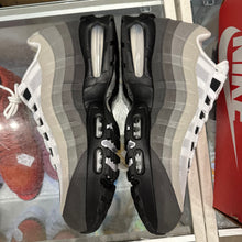 Load image into Gallery viewer, Nike Air Max Medium Ash 95s Size 12
