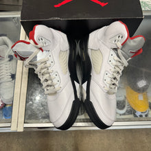 Load image into Gallery viewer, Jordan Fire Red 5s Size 9
