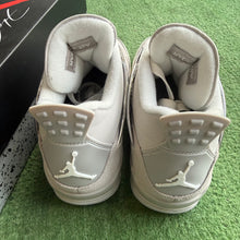Load image into Gallery viewer, Jordan Frozen Moment 4s Size 8.5W/7M
