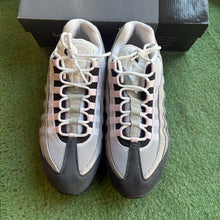 Load image into Gallery viewer, Nike Big Bubble Pink Foam Air Max 95s Size 11.5W/10
