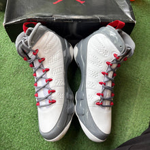 Load image into Gallery viewer, Jordan Fire Red 9s Size 11
