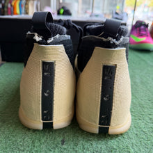 Load image into Gallery viewer, Jordan Muslin 15-23REs Size 10.5
