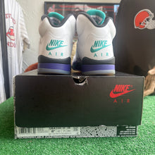 Load image into Gallery viewer, Jordan Grape 5s Size 8.5

