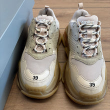 Load image into Gallery viewer, Balenciaga Triple S Size 39
