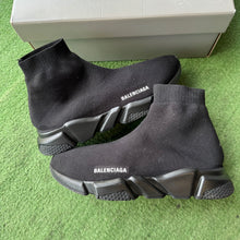 Load image into Gallery viewer, Balenciaga Speed Trainers Size 43
