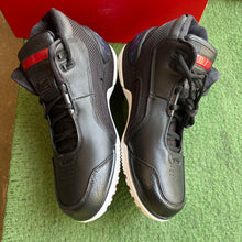 Load image into Gallery viewer, Nike LeBron Zoom Generation 1s Size 8.5
