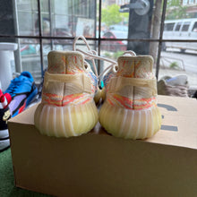 Load image into Gallery viewer, Yeezy MX Oat 350 V2s Size 9
