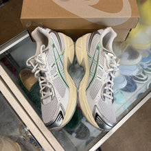 Load image into Gallery viewer, ASICS White Mint Tint Gel 1130s Size 9W/7.5M
