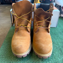 Load image into Gallery viewer, Timberland 6 Inch Boot Size 8
