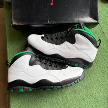 Load image into Gallery viewer, Jordan Seattle 10s Size 10.5
