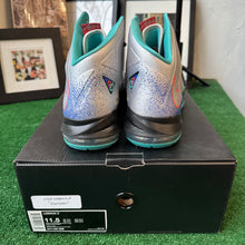 Load image into Gallery viewer, Nike LeBron Re-Entry 10s Size 11.5
