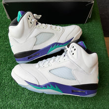 Load image into Gallery viewer, Jordan Grape 5s Size 8.5
