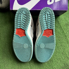 Load image into Gallery viewer, Nike SB Big Money Low Dunks Size 10.5

