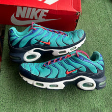 Load image into Gallery viewer, Nike Discover Your Air Air Max Plus Size 9.5
