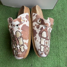 Load image into Gallery viewer, Octavious Marks Clogs Size 7/8
