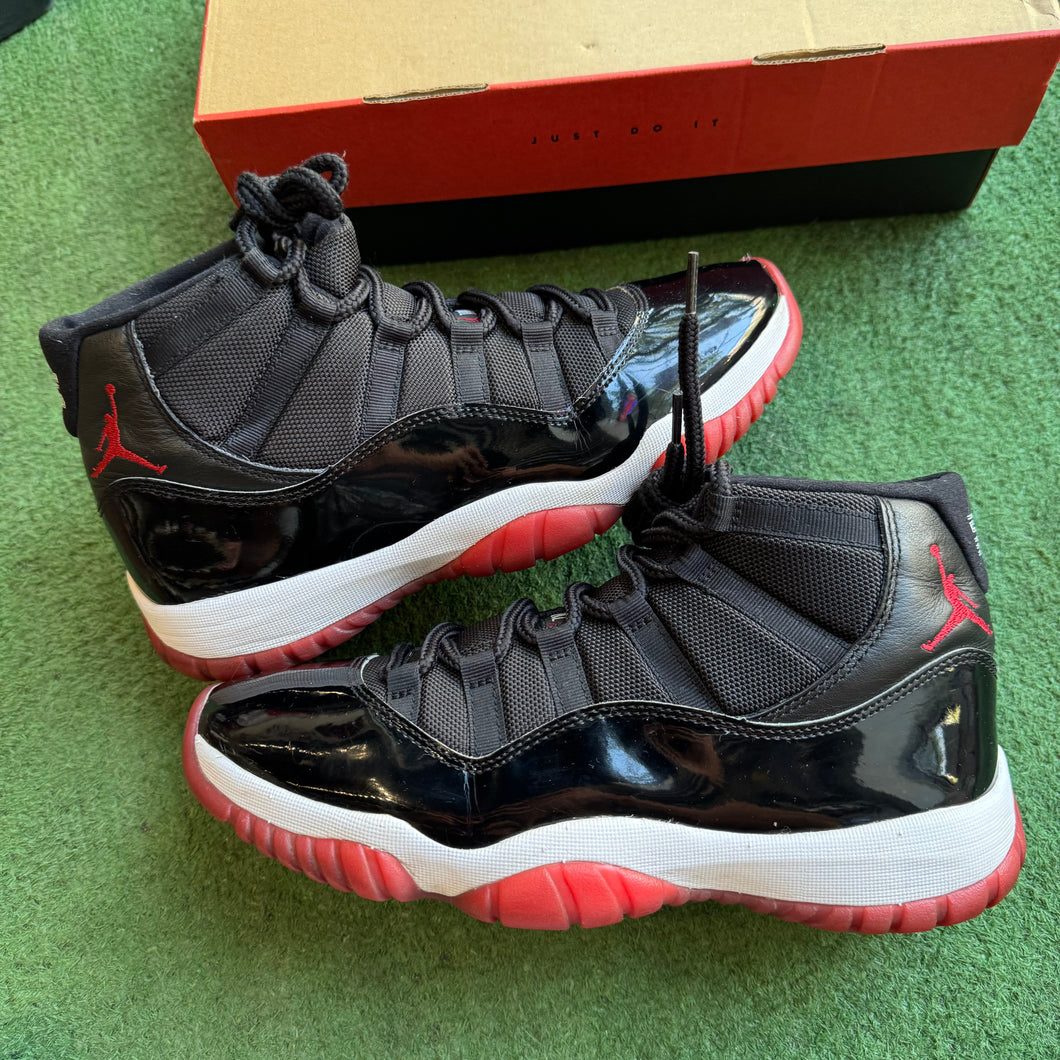 Jordan Bred 11s Size 9.5