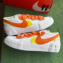Load image into Gallery viewer, Nike Sacai Low Blazers Size 8
