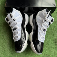 Load image into Gallery viewer, Jordan Concord 11s Size 8
