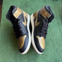 Load image into Gallery viewer, Jordan Metallic Gold 1s Size 11.5
