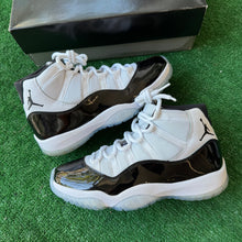 Load image into Gallery viewer, Jordan Concord 11s Size 7.5
