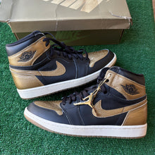 Load image into Gallery viewer, Jordan Metallic Gold 1s Size 10.5
