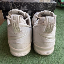 Load image into Gallery viewer, Nike LeBron Light Bone Low 14s Size 8
