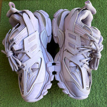 Load image into Gallery viewer, Balenciaga Tracks Size 37
