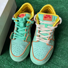 Load image into Gallery viewer, Nike SB Rodeo Tourmaline Low Dunks Size 8
