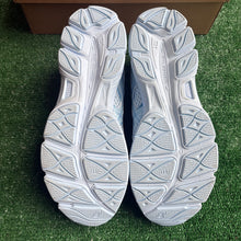 Load image into Gallery viewer, ASICS Gel-Cummulus 16s Size 12
