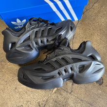 Load image into Gallery viewer, Adidas Black Adifoam Climacools Size 7Y
