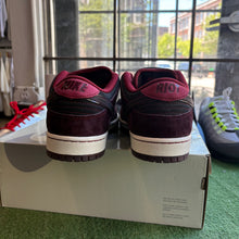 Load image into Gallery viewer, Nike Riot Skateshop SB Low Dunks Size 10
