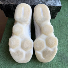 Load image into Gallery viewer, Nike LeBron Light Bone Low 14s Size 8
