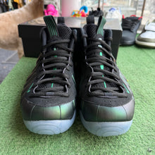 Load image into Gallery viewer, Nike Pine Green Foamposite Pros Size 11.5
