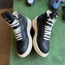 Load image into Gallery viewer, Rick Owens Turbopns Size 10
