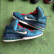 Load image into Gallery viewer, Nike LeBron Swingman 9s Size 11
