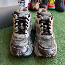 Load image into Gallery viewer, Balenciaga Runners Size 44
