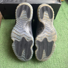 Load image into Gallery viewer, Jordan Cap and Gown 11s Size 10
