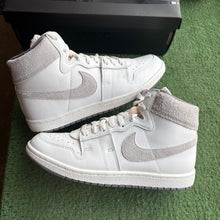 Load image into Gallery viewer, Nike Neutral Grey Air Ships Size 8
