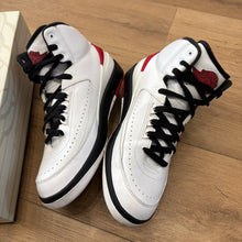 Load image into Gallery viewer, Jordan Chicago 2s Size 9

