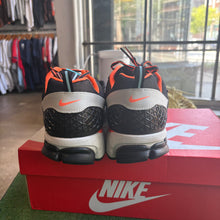 Load image into Gallery viewer, Nike Blue Gaze Orange Zoom Vomero 5s Size 12W/10.5M
