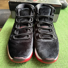 Load image into Gallery viewer, Jordan Velvet Bred 11s Size 7.5W/6M
