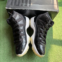 Load image into Gallery viewer, Jordan 72-10 11s Size 7
