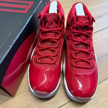 Load image into Gallery viewer, Jordan Win Like 96 11s Size 8.5
