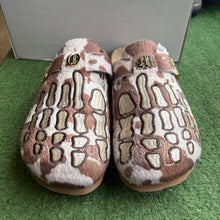 Load image into Gallery viewer, Octavious Marks Clogs Size 7/8
