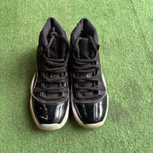 Load image into Gallery viewer, Jordan Jubilee 11s Size 6Y
