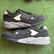 Load image into Gallery viewer, New Balance 580s Size 9.5
